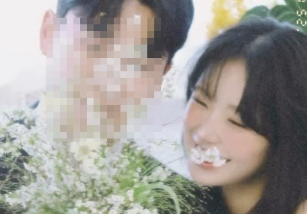 노란 수영복에 섹시한 몸매 어필하는 존예 처자