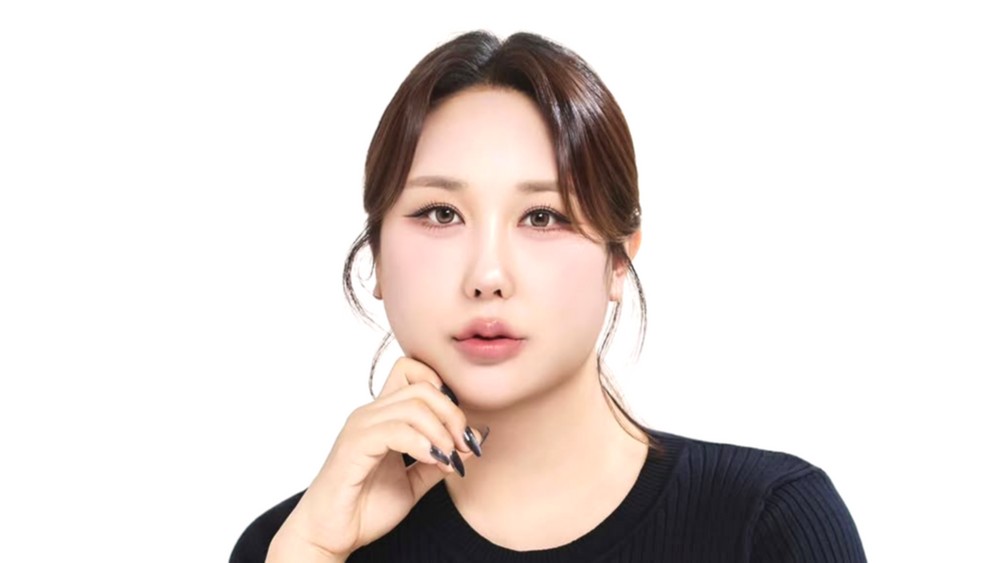 노란 수영복에 섹시한 몸매 어필하는 존예 처자