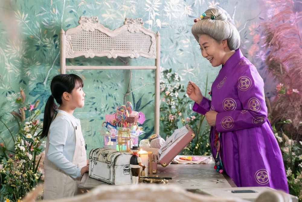 노란 수영복에 섹시한 몸매 어필하는 존예 처자