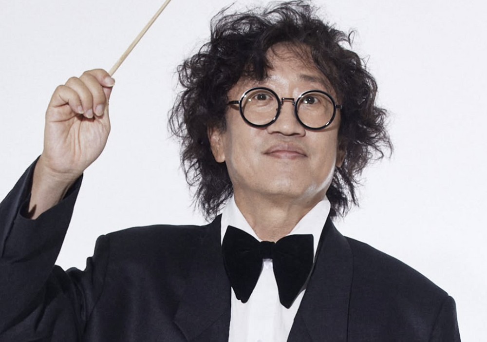 노란 수영복에 섹시한 몸매 어필하는 존예 처자
