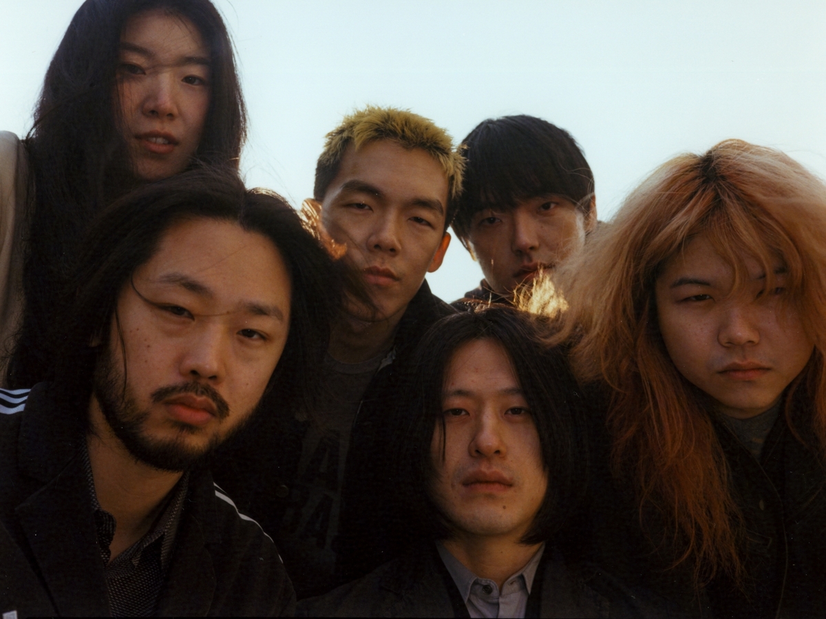 노란 수영복에 섹시한 몸매 어필하는 존예 처자