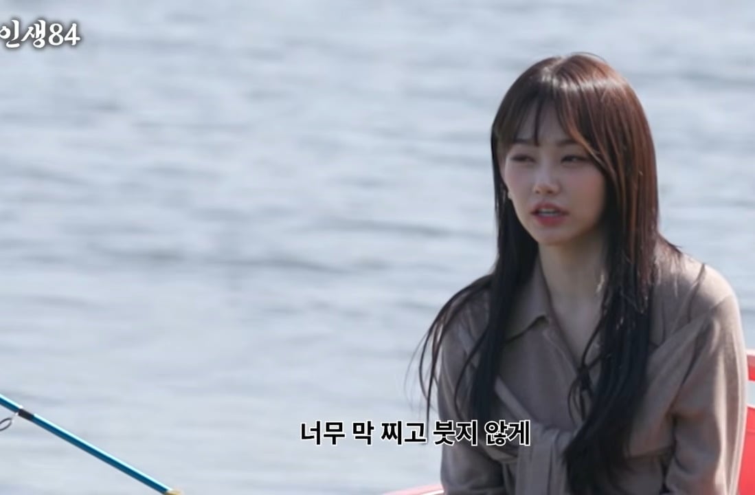 노란 수영복에 섹시한 몸매 어필하는 존예 처자