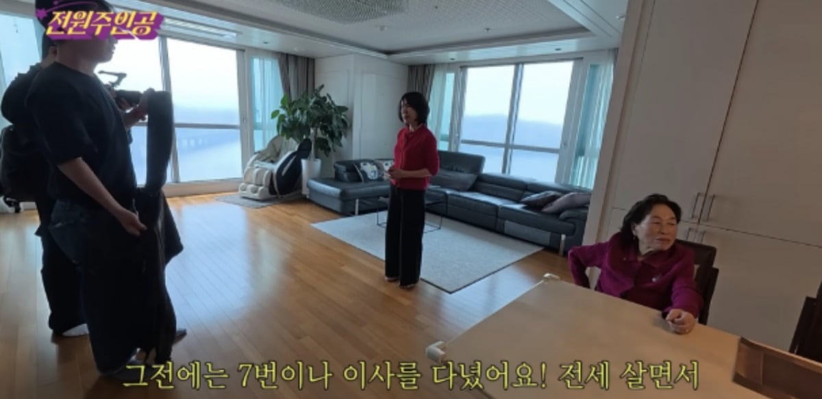 노란 수영복에 섹시한 몸매 어필하는 존예 처자