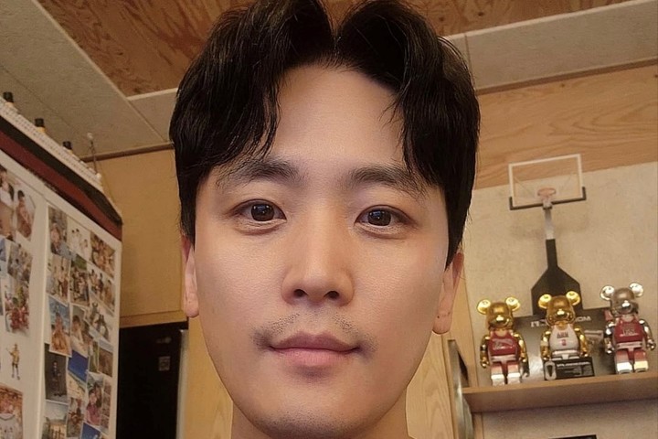 노란 수영복에 섹시한 몸매 어필하는 존예 처자