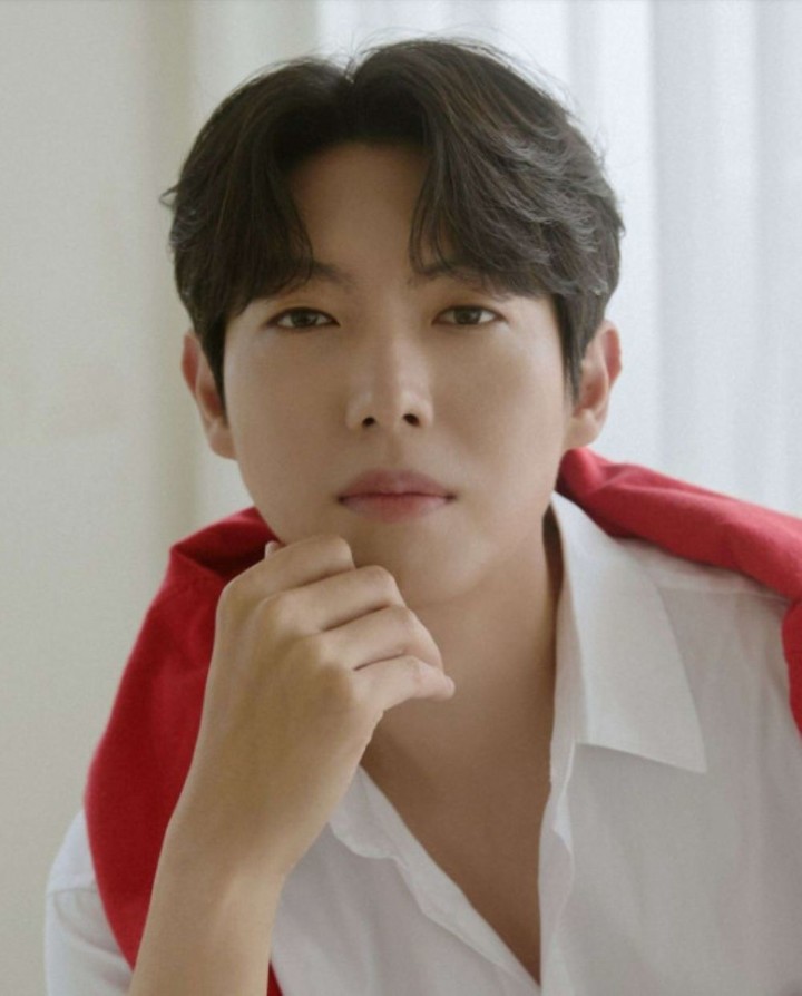 노란 수영복에 섹시한 몸매 어필하는 존예 처자