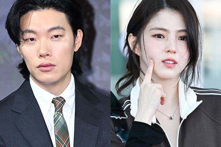 노란 수영복에 섹시한 몸매 어필하는 존예 처자