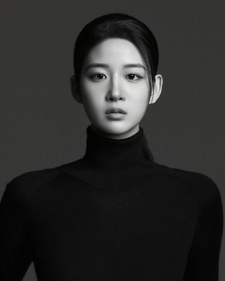 노란 수영복에 섹시한 몸매 어필하는 존예 처자