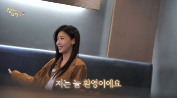노란 수영복에 섹시한 몸매 어필하는 존예 처자