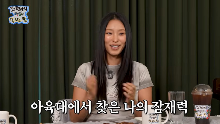 노란 수영복에 섹시한 몸매 어필하는 존예 처자