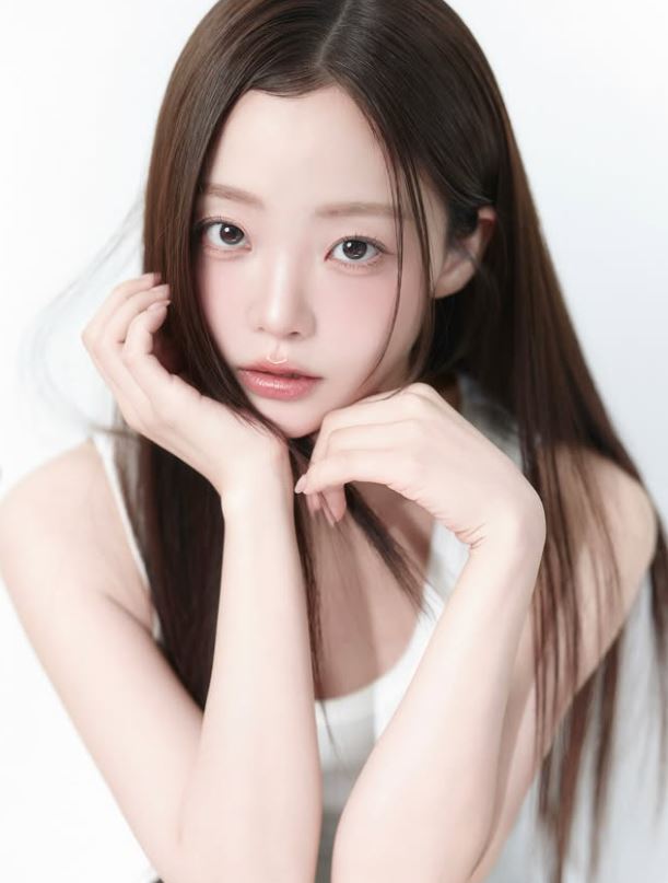 노란 수영복에 섹시한 몸매 어필하는 존예 처자
