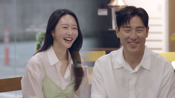 노란 수영복에 섹시한 몸매 어필하는 존예 처자