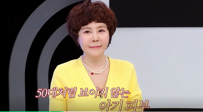 노란 수영복에 섹시한 몸매 어필하는 존예 처자