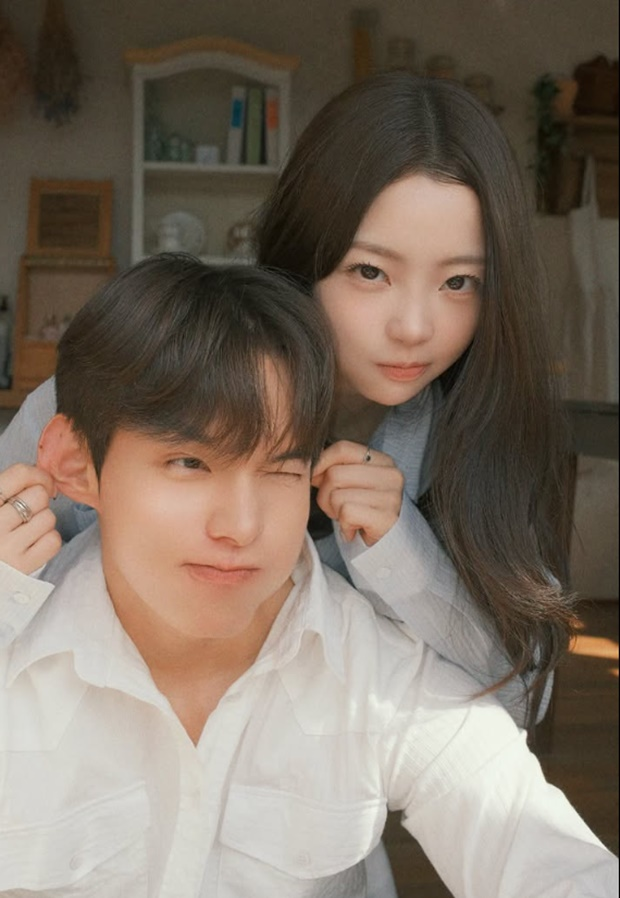 노란 수영복에 섹시한 몸매 어필하는 존예 처자