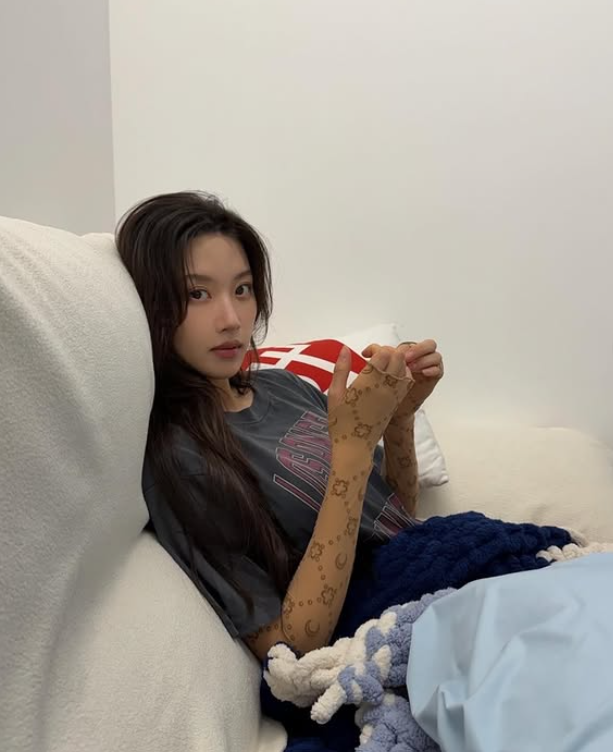 노란 수영복에 섹시한 몸매 어필하는 존예 처자