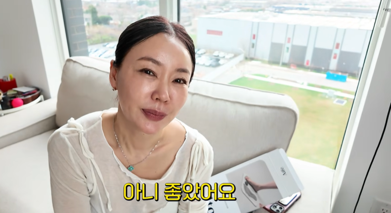 노란 수영복에 섹시한 몸매 어필하는 존예 처자