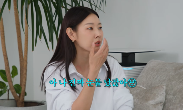 노란 수영복에 섹시한 몸매 어필하는 존예 처자