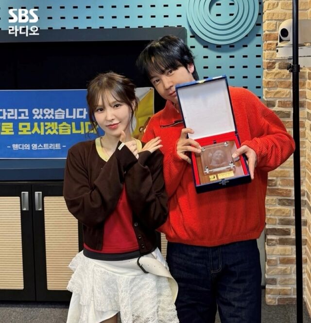 Jang Keun-suk Returns to 'Young Street' After 22 Years, Sharing Heartwarming Memories! 2 사진 제공 = SBS 파워FM – 웬디의 영스트리트