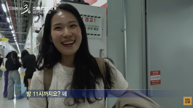 노란 수영복에 섹시한 몸매 어필하는 존예 처자