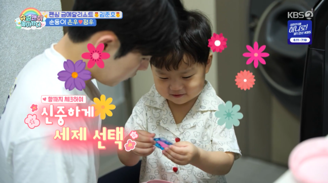 노란 수영복에 섹시한 몸매 어필하는 존예 처자