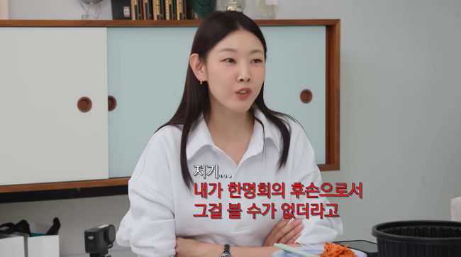노란 수영복에 섹시한 몸매 어필하는 존예 처자