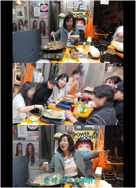 66-Year-Old Choi Hwa-jung's Cool Move: Treats Neighboring Table to a Case of Soju! 66-Year-Old Choi Hwa-jung's Cool Move: Treats Neighboring Table to a Case of Soju!