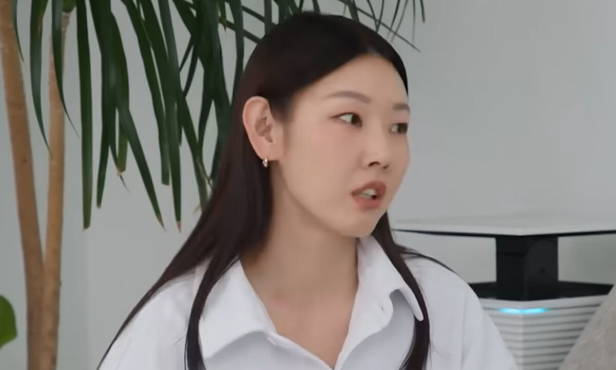 노란 수영복에 섹시한 몸매 어필하는 존예 처자