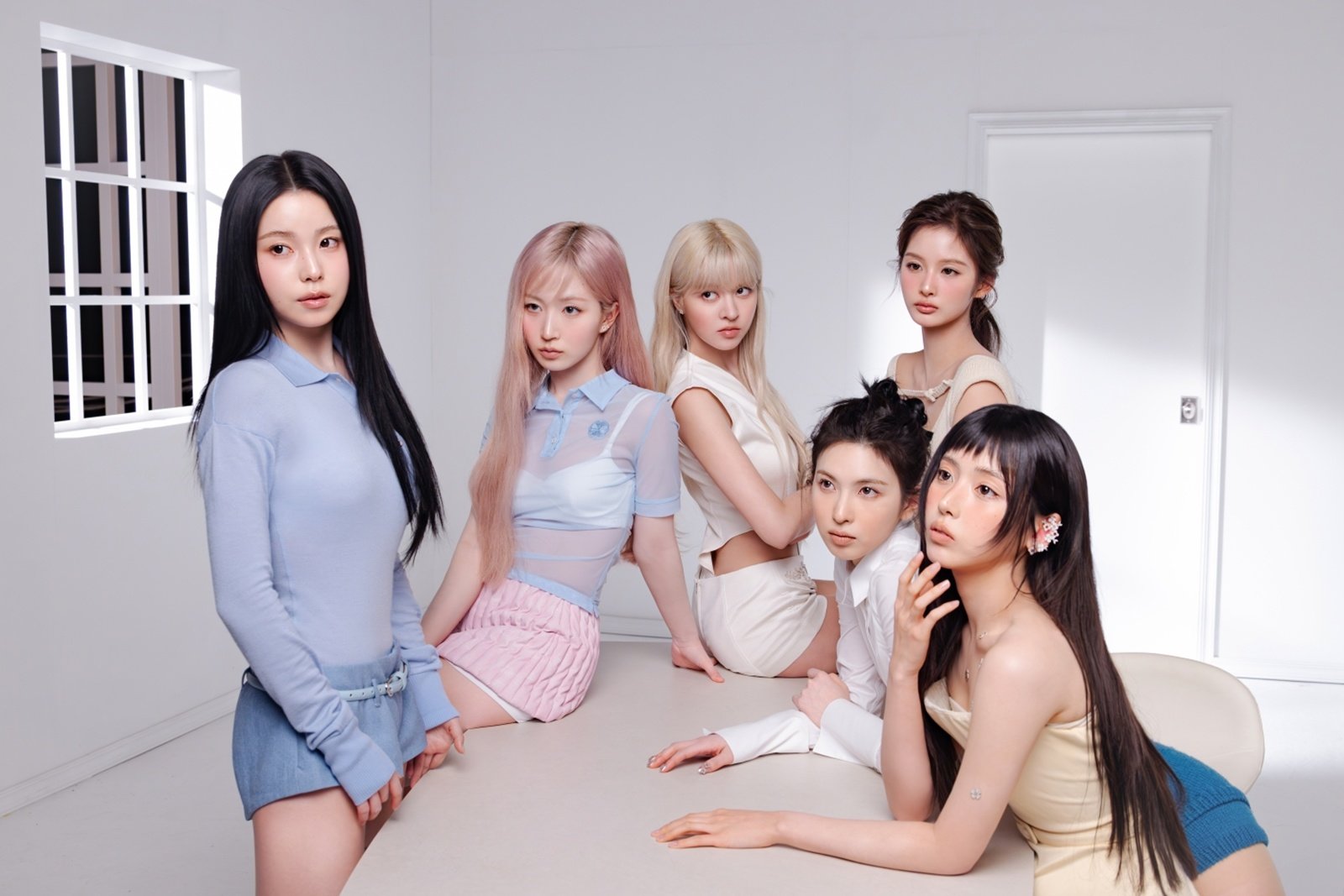 노란 수영복에 섹시한 몸매 어필하는 존예 처자