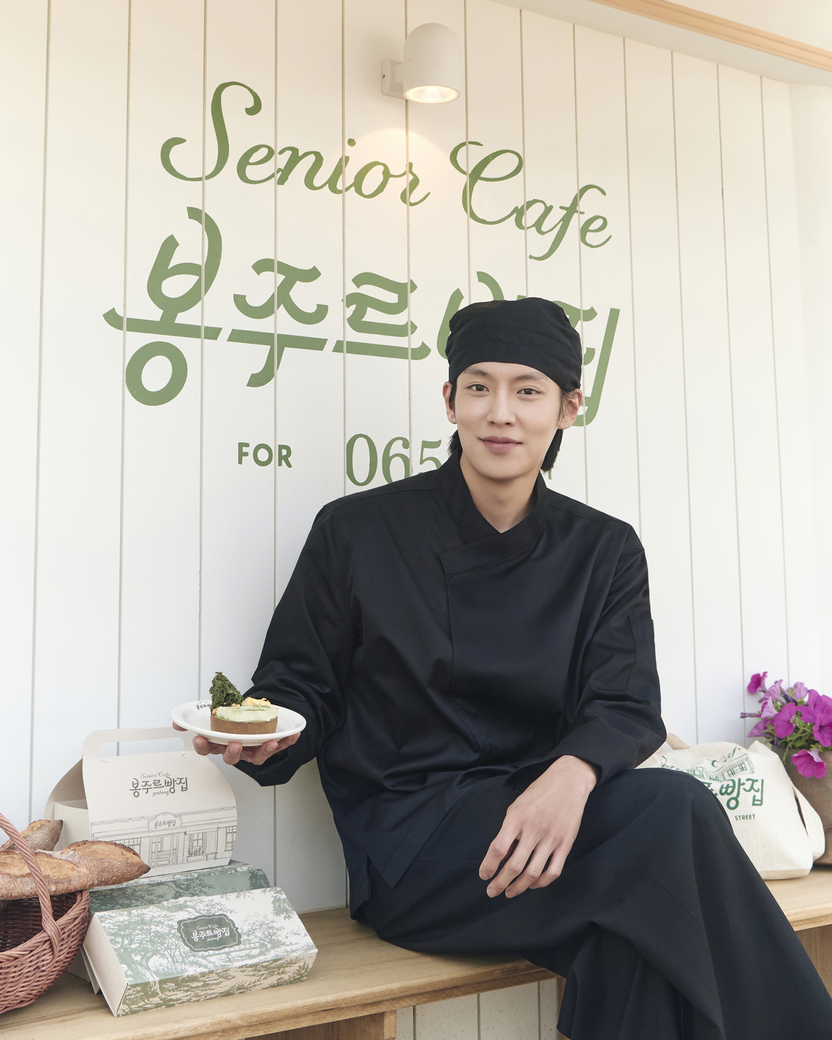 노란 수영복에 섹시한 몸매 어필하는 존예 처자