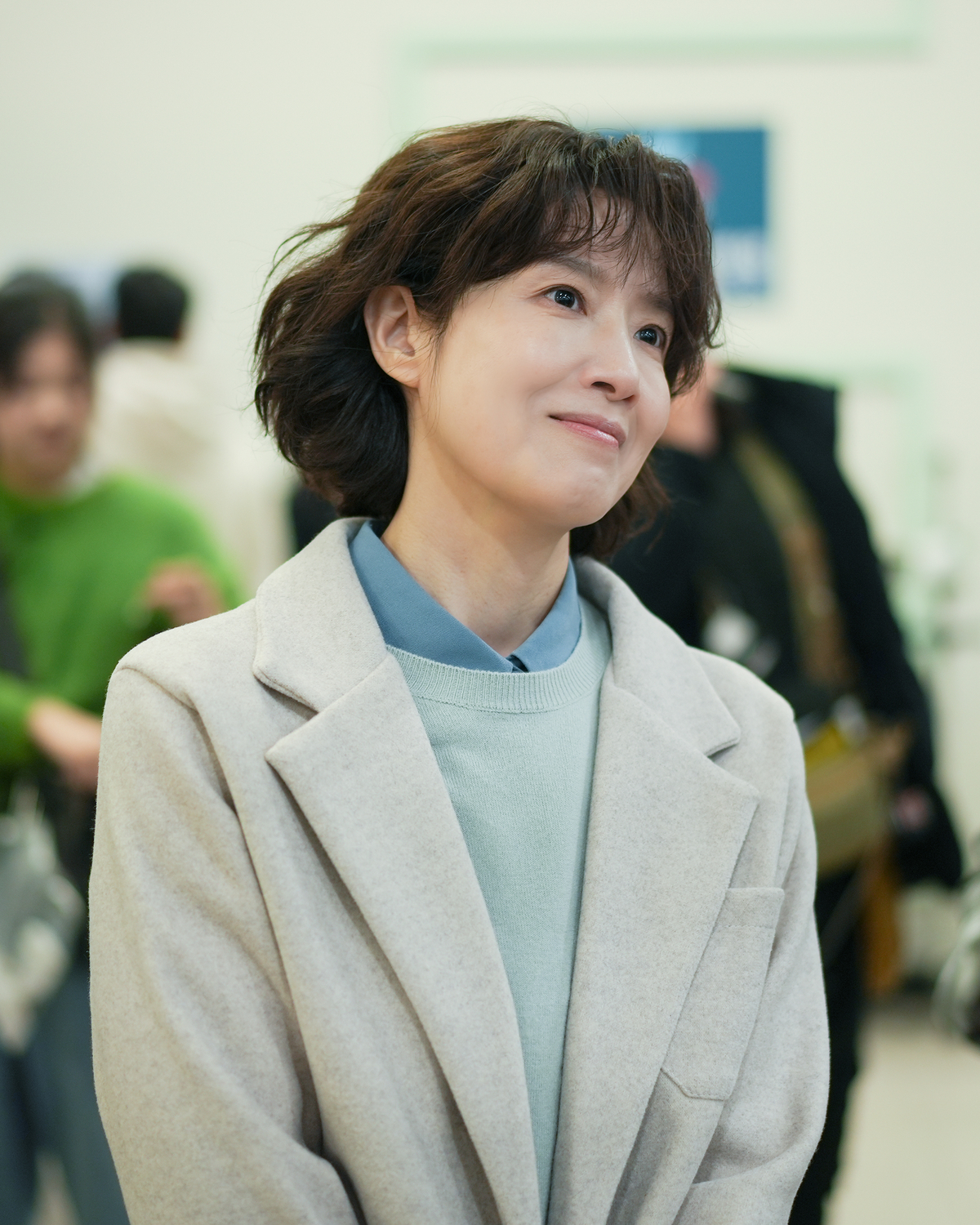 노란 수영복에 섹시한 몸매 어필하는 존예 처자