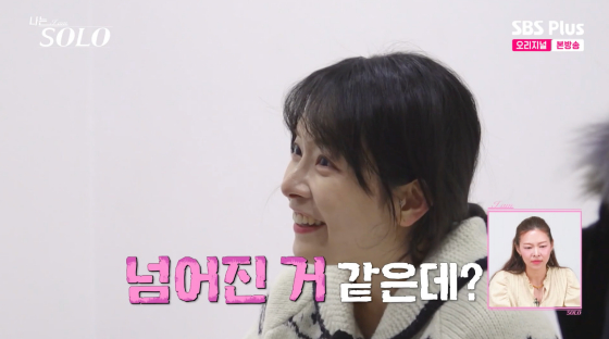 노란 수영복에 섹시한 몸매 어필하는 존예 처자
