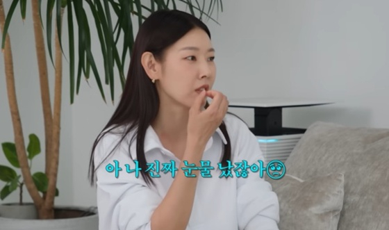 노란 수영복에 섹시한 몸매 어필하는 존예 처자