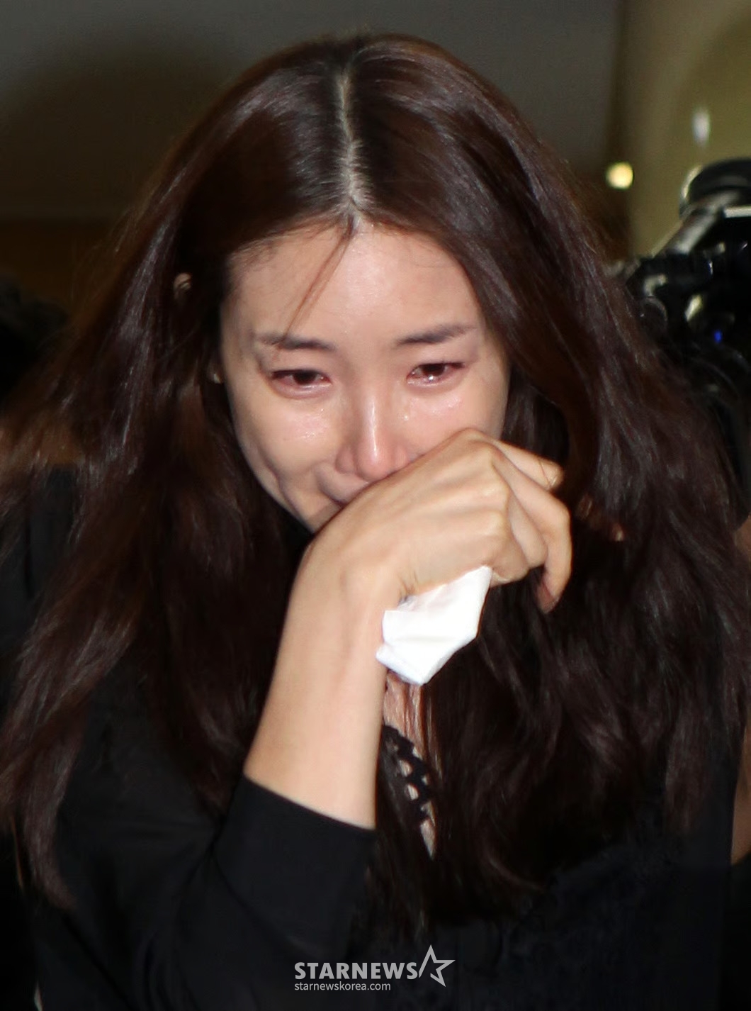 노란 수영복에 섹시한 몸매 어필하는 존예 처자