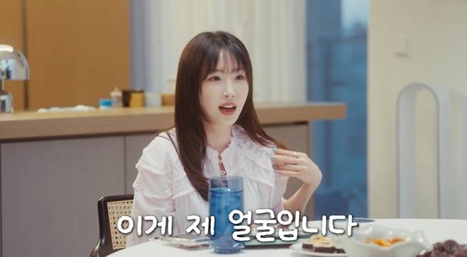 노란 수영복에 섹시한 몸매 어필하는 존예 처자