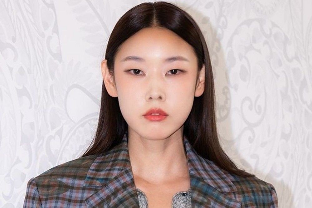 노란 수영복에 섹시한 몸매 어필하는 존예 처자