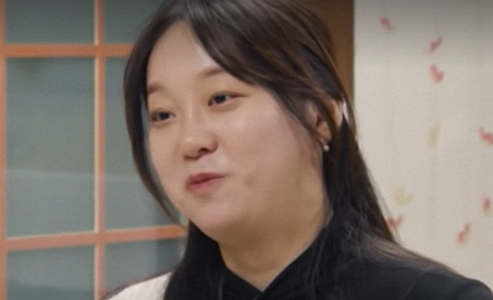 노란 수영복에 섹시한 몸매 어필하는 존예 처자