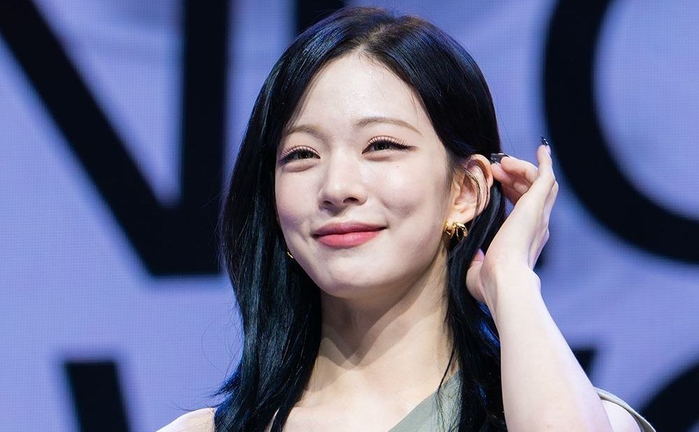 노란 수영복에 섹시한 몸매 어필하는 존예 처자