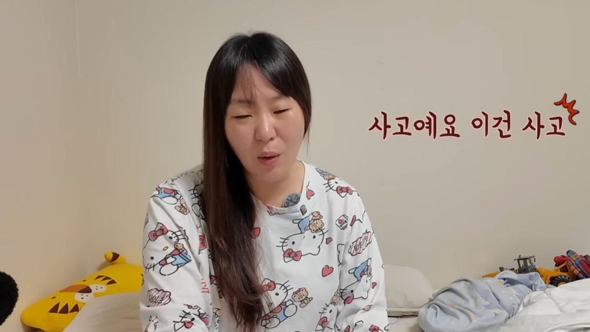 노란 수영복에 섹시한 몸매 어필하는 존예 처자