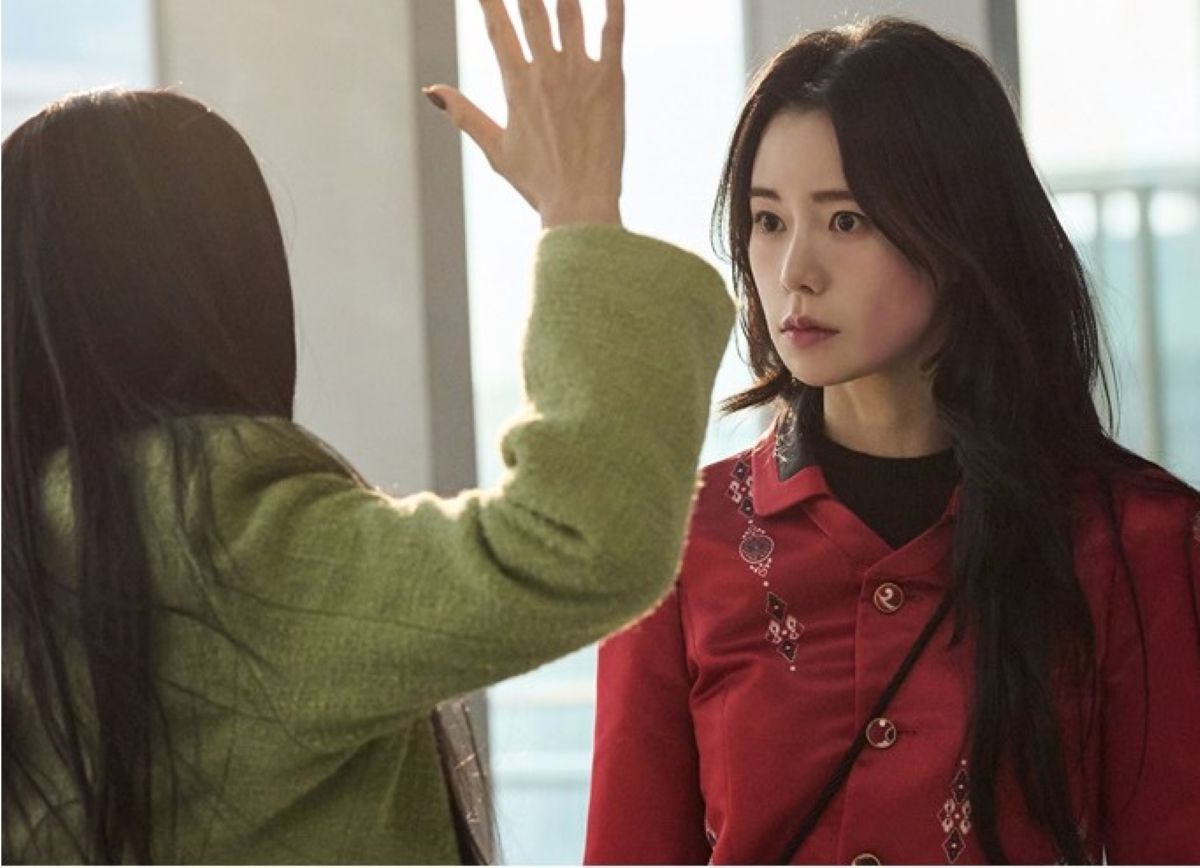 노란 수영복에 섹시한 몸매 어필하는 존예 처자