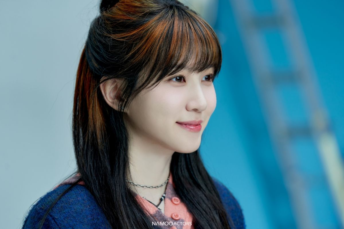 노란 수영복에 섹시한 몸매 어필하는 존예 처자