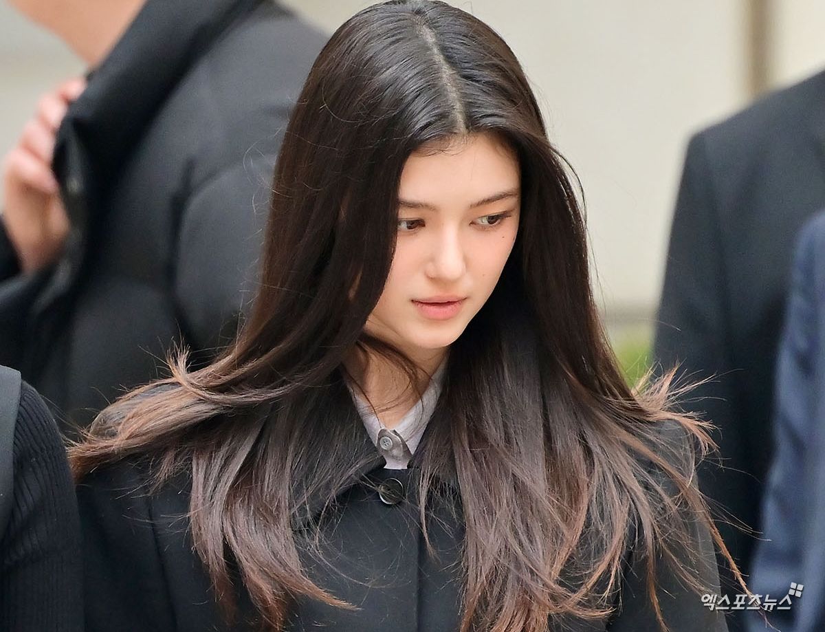 노란 수영복에 섹시한 몸매 어필하는 존예 처자