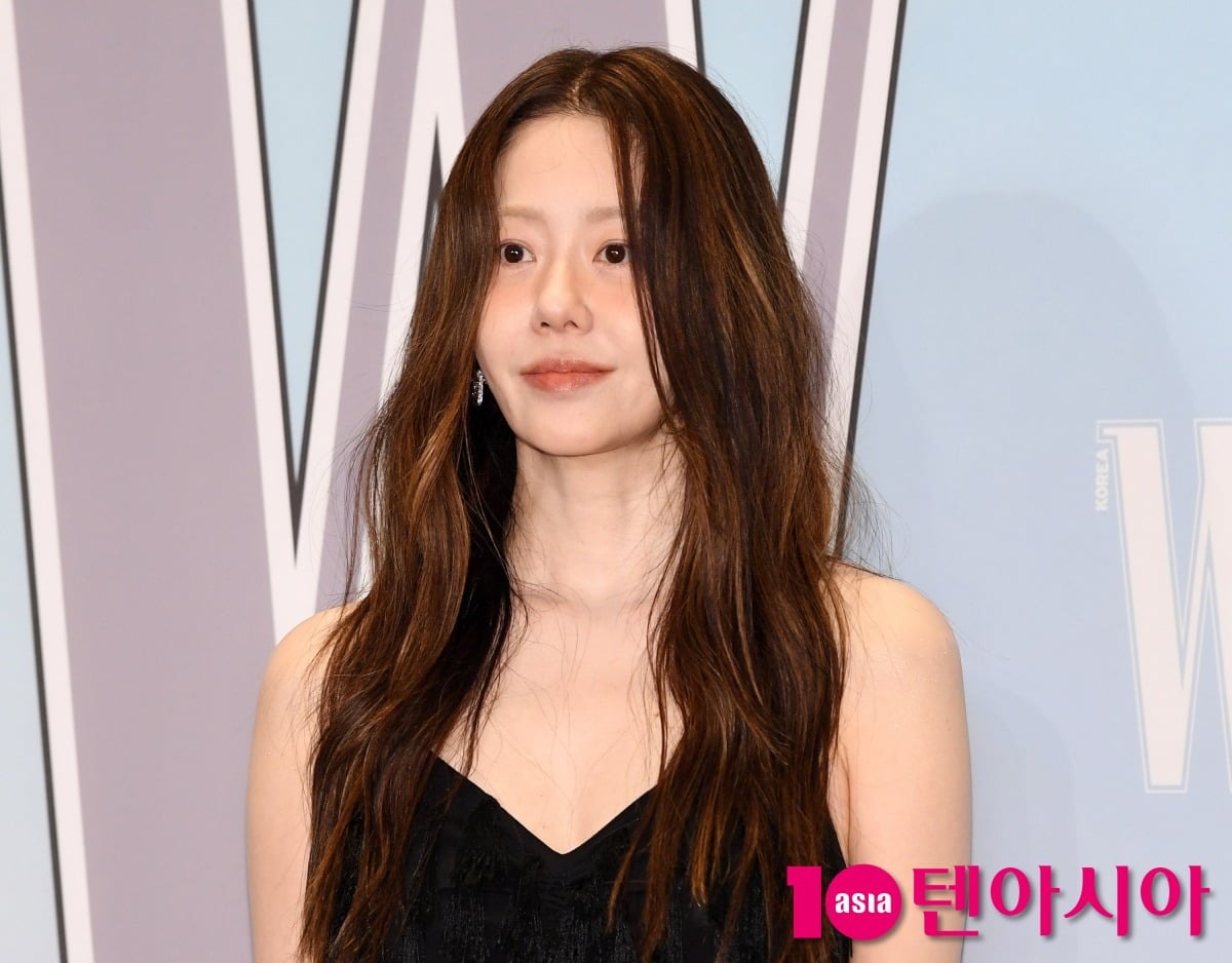 노란 수영복에 섹시한 몸매 어필하는 존예 처자