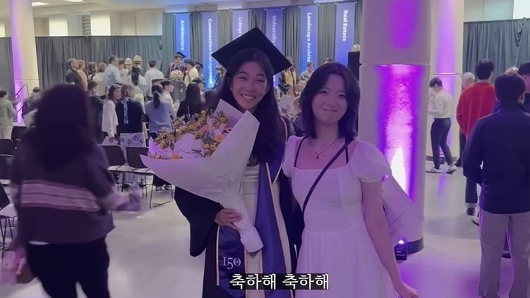 노란 수영복에 섹시한 몸매 어필하는 존예 처자