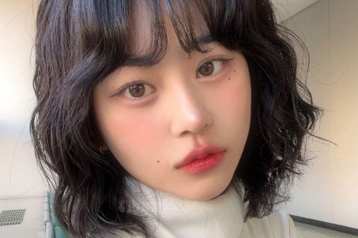 노란 수영복에 섹시한 몸매 어필하는 존예 처자