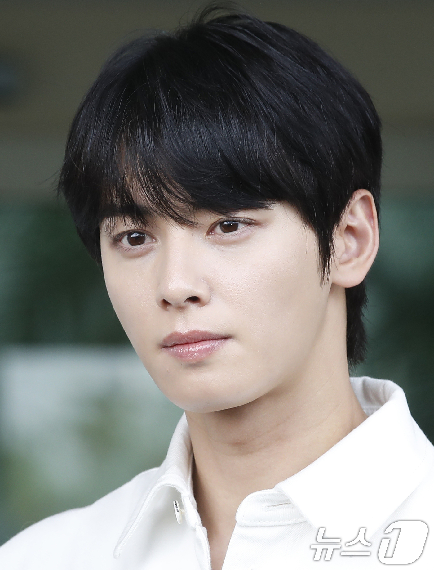 노란 수영복에 섹시한 몸매 어필하는 존예 처자