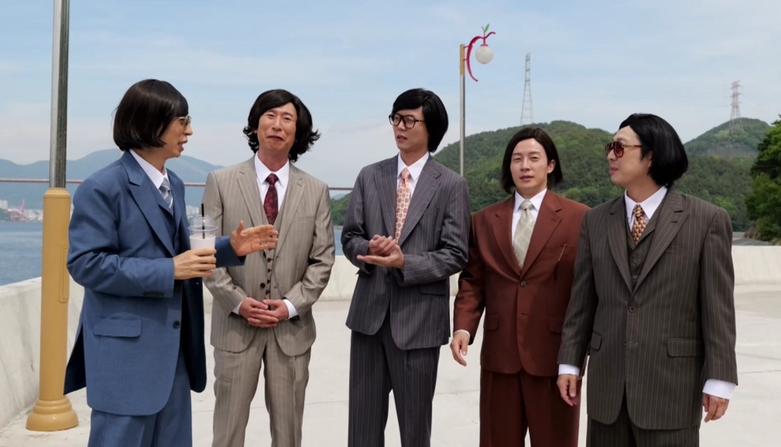 노란 수영복에 섹시한 몸매 어필하는 존예 처자
