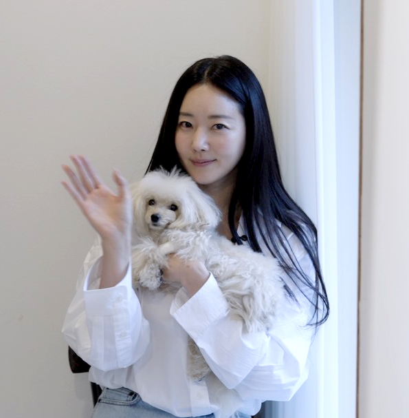 노란 수영복에 섹시한 몸매 어필하는 존예 처자