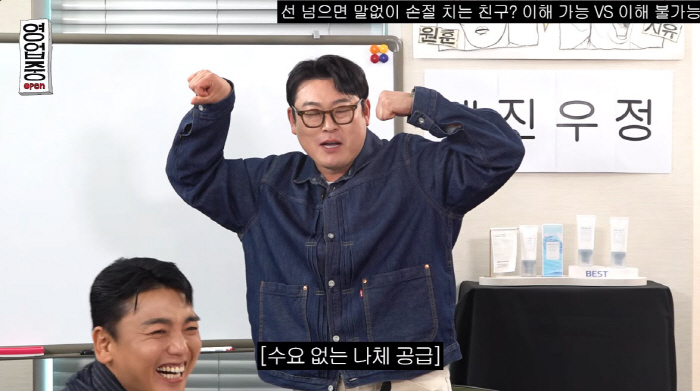 노란 수영복에 섹시한 몸매 어필하는 존예 처자