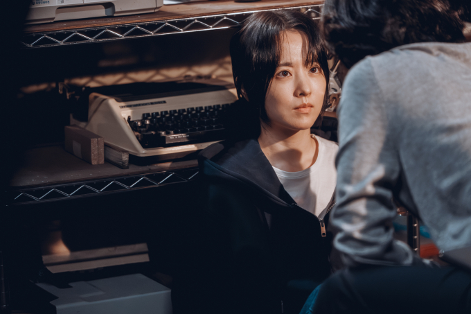 노란 수영복에 섹시한 몸매 어필하는 존예 처자