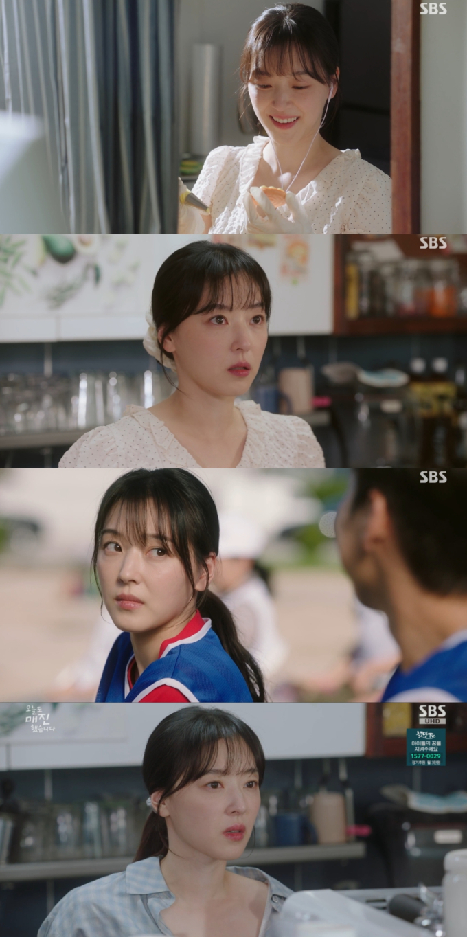 노란 수영복에 섹시한 몸매 어필하는 존예 처자