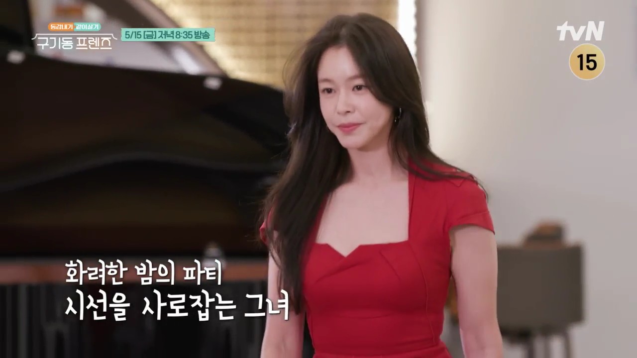 노란 수영복에 섹시한 몸매 어필하는 존예 처자